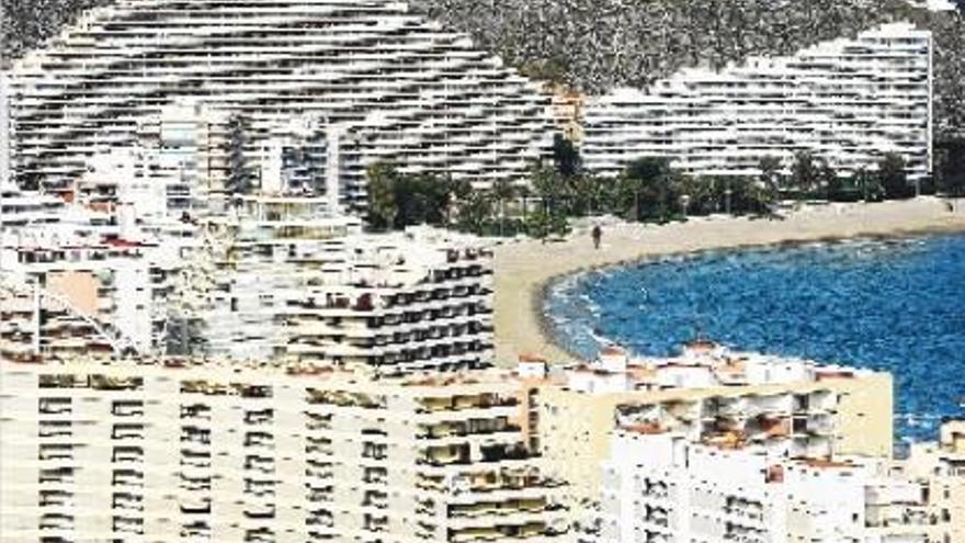 Edificios de apartamentos construidos en la playa de Cullera.