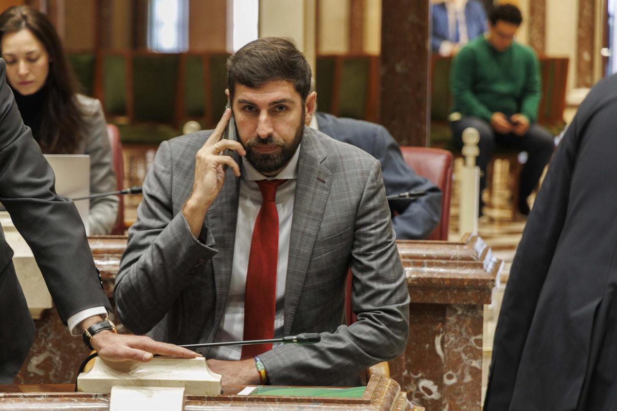 Vox Murcia | Abascal fulmina a Antelo con la dimisión en bloque de todo el  comité regional de Vox