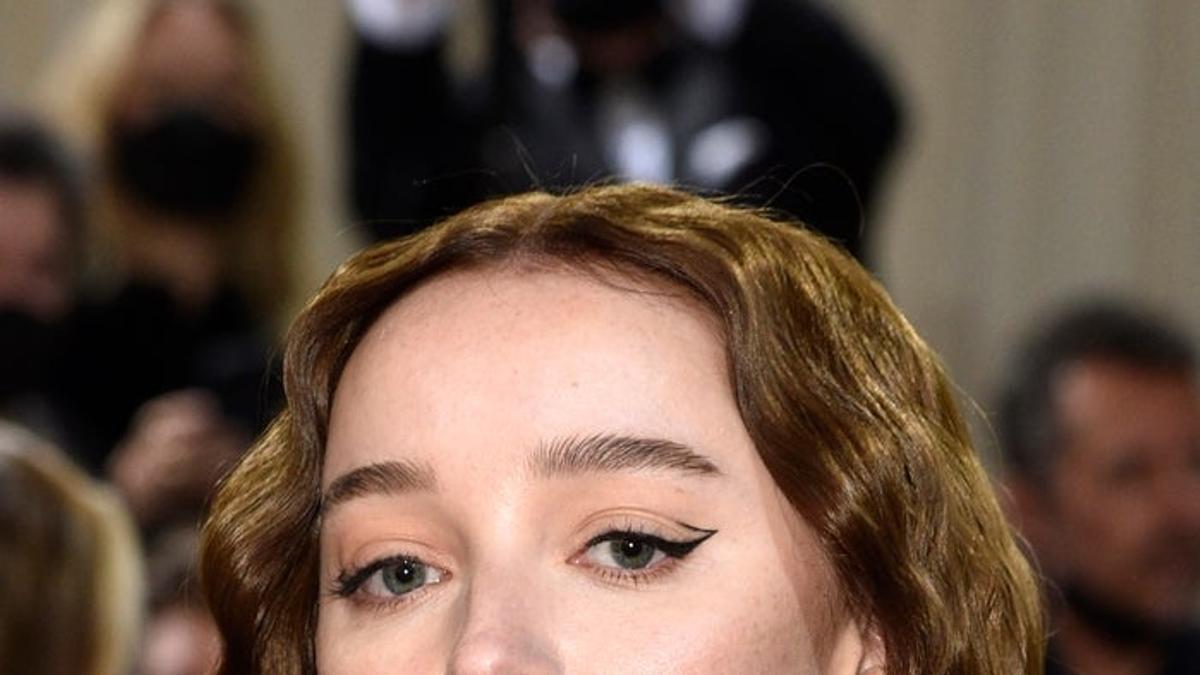 ALFOMBRA GALA MET 2022: Phoebe Dynevor