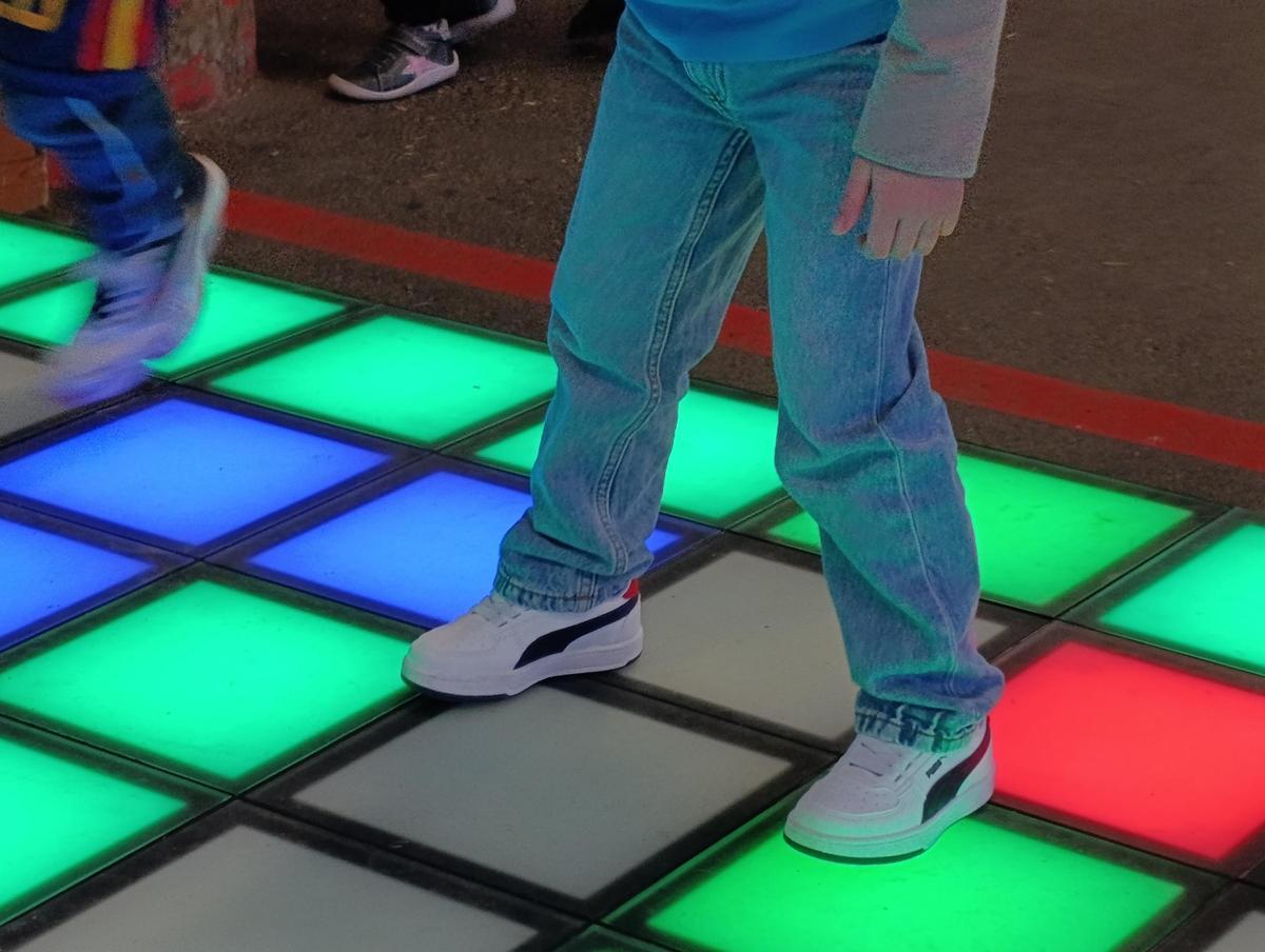 Luz y color ponen la diversión en Llanera