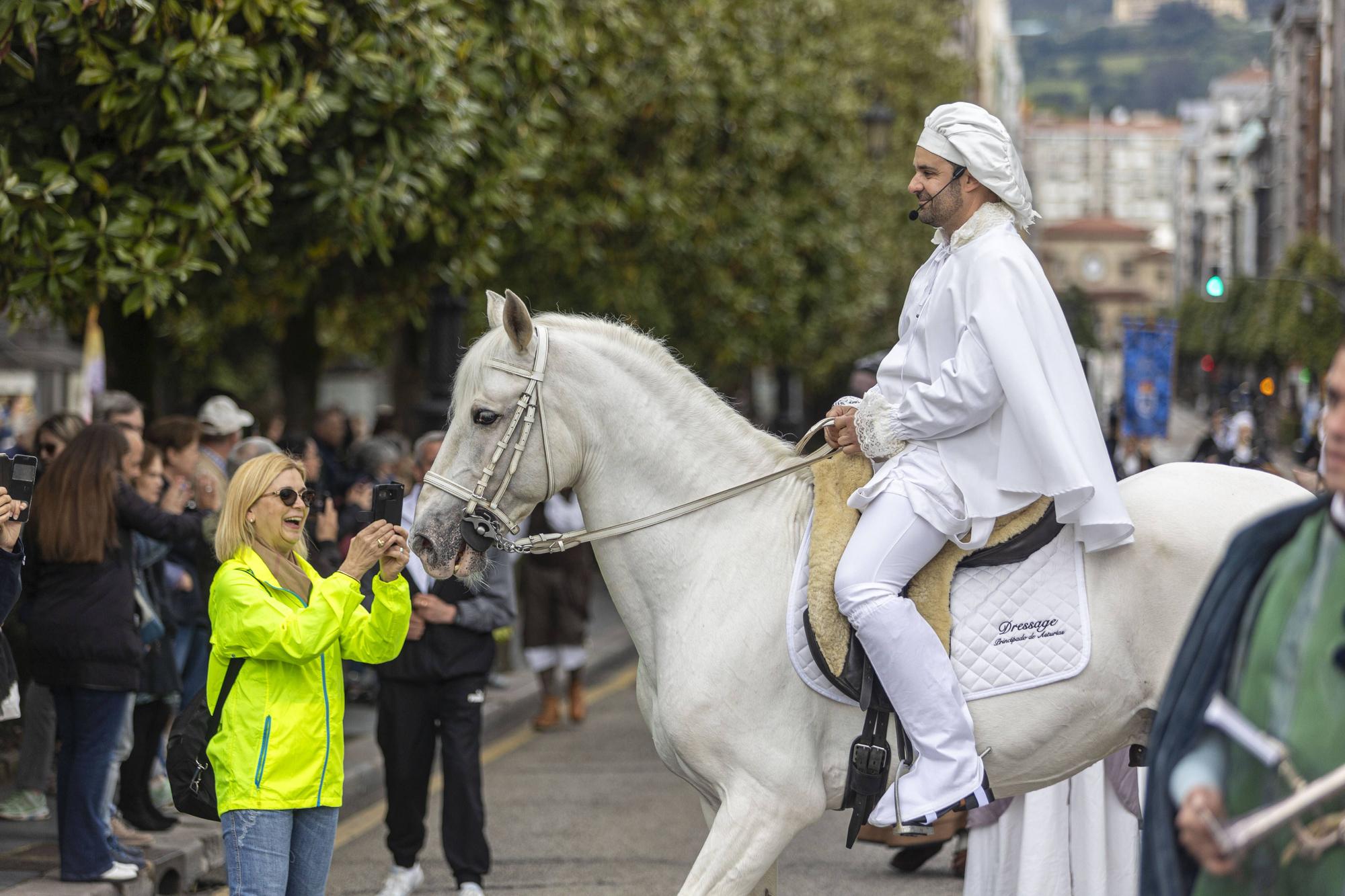 En imágenes | Cabalgata del Heraldo por las calles de Oviedo