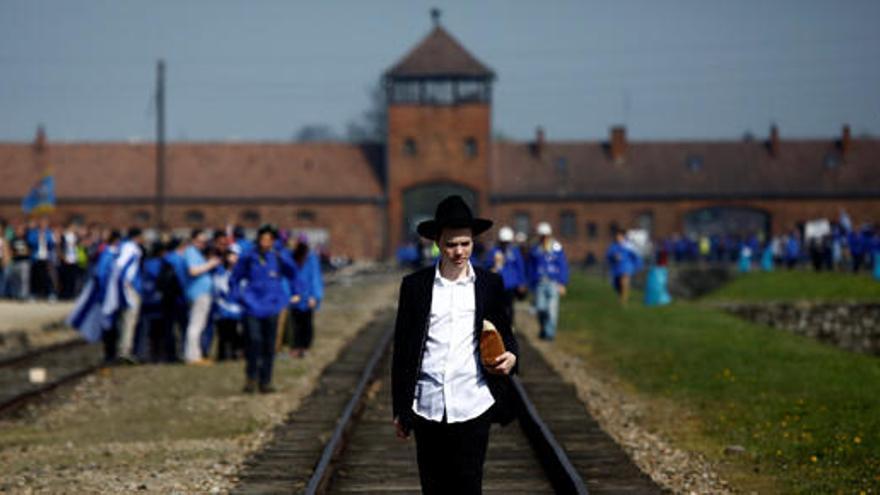 Recuerdo a las víctimas del Holocausto en Auschwitz.