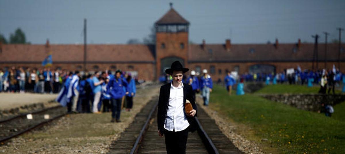 Recuerdo a las víctimas del Holocausto en Auschwitz.