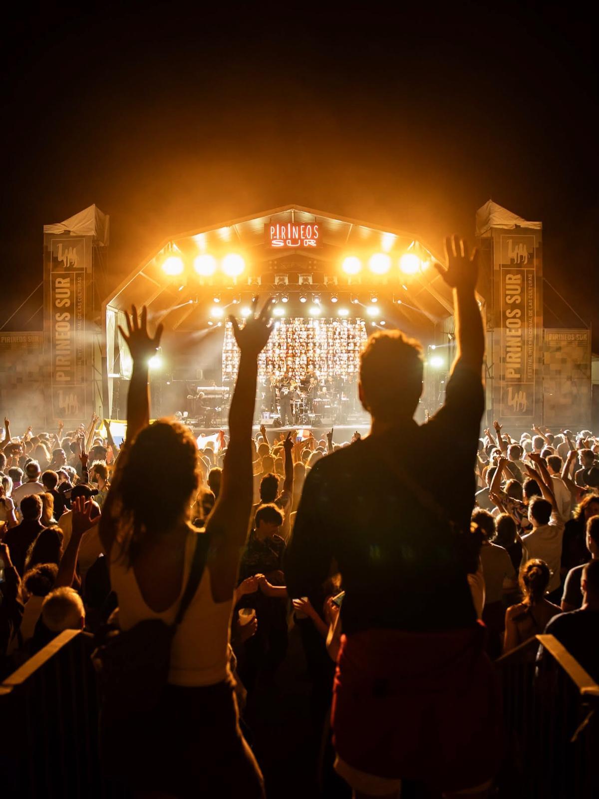 El público disfrutó con el concierto de la noche del domingo en Lanuza.