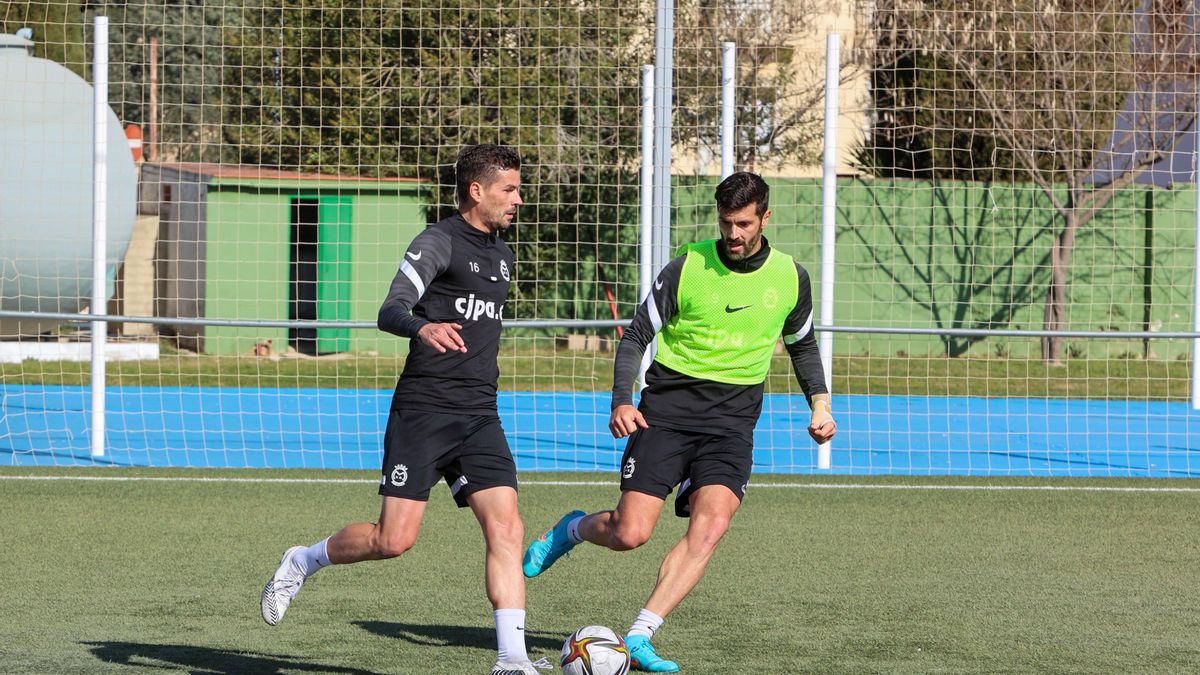 Jugadores del Montijo durante un entrenamiento.
