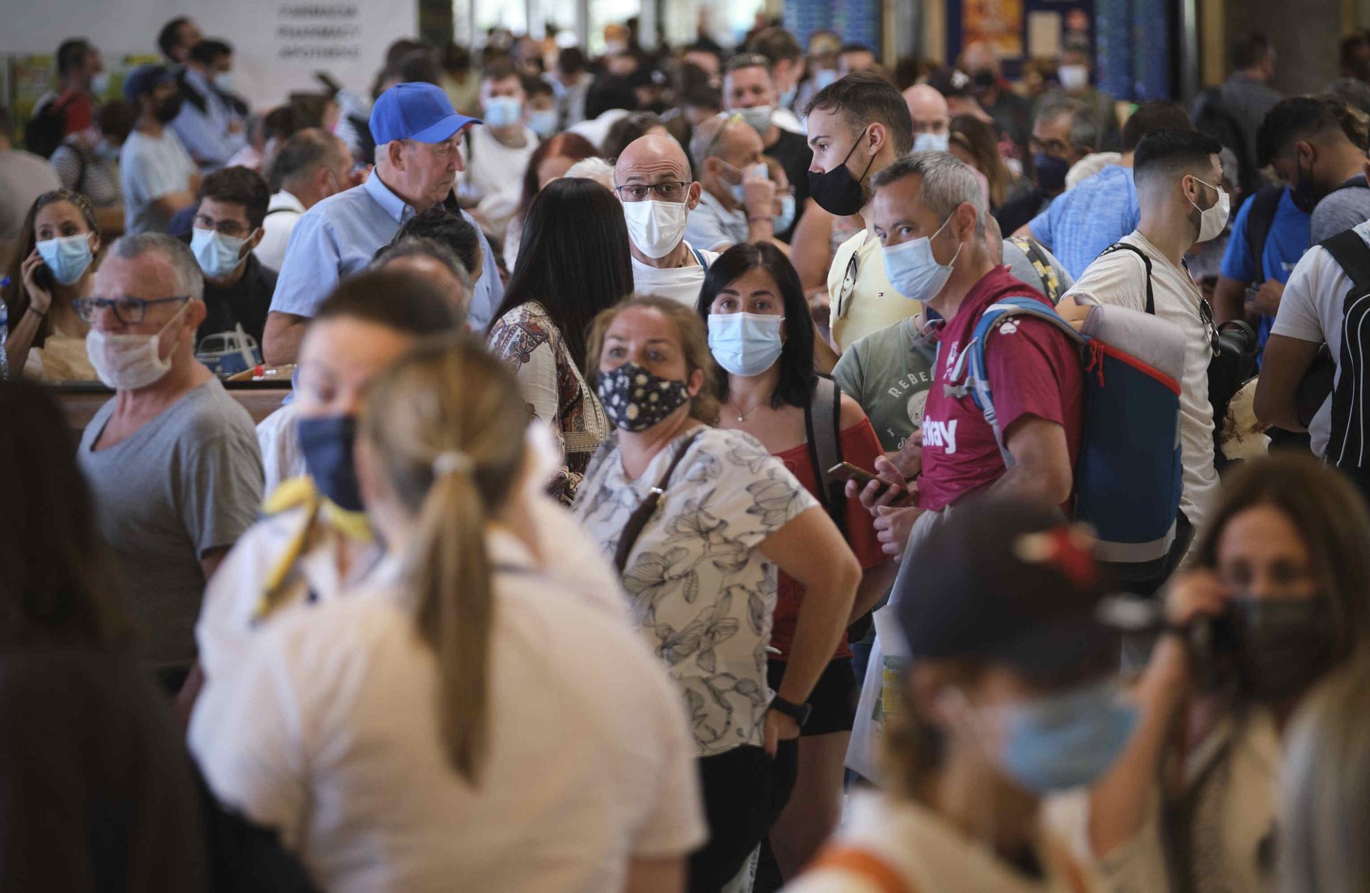 Problemas en el aeropuerto de Tenerife Norte por la nube de cenizas del volcán de La Palma