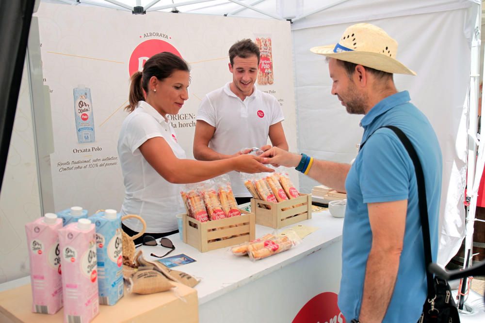 Dia de l'Orxata i la Xufa en la plaza del Ayuntamiento de València