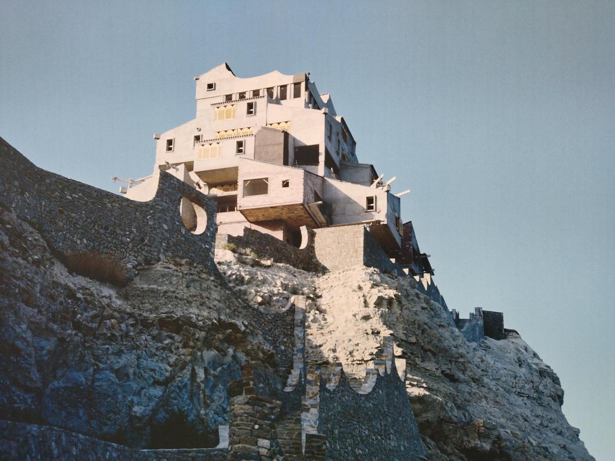 La Muralla Roja de Calp, antes de ser roja: la construcción de la utopía