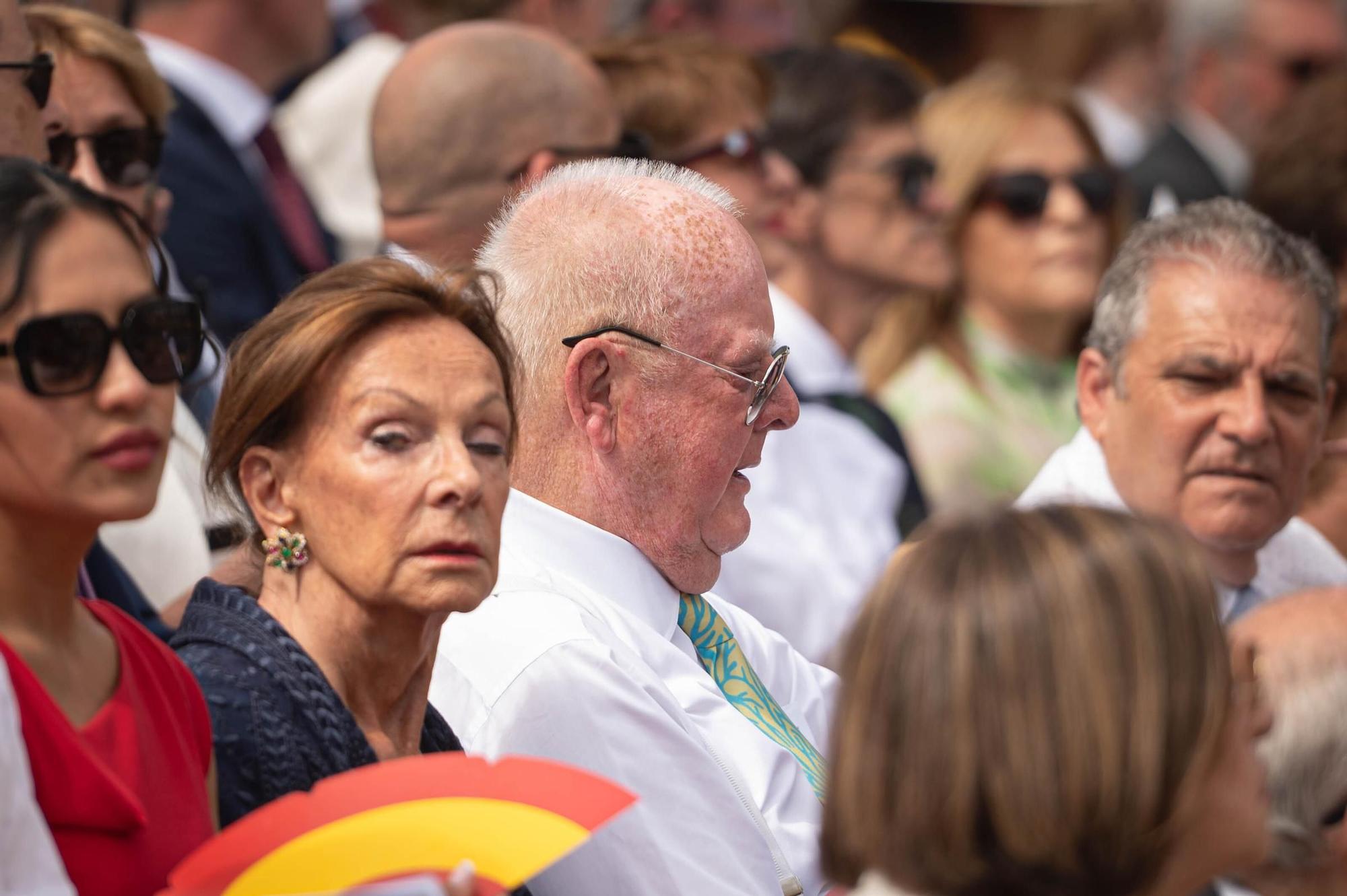 Las mejores imágenes del desfile militar de las Fuerzas Armadas en Tenerife con la presencia de Sus Majestades los Reyes