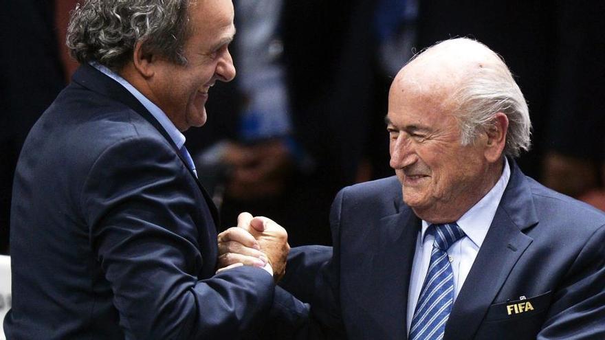 Blatter i Platini, suspesos per vuit anys de la FIFA i la UEFA