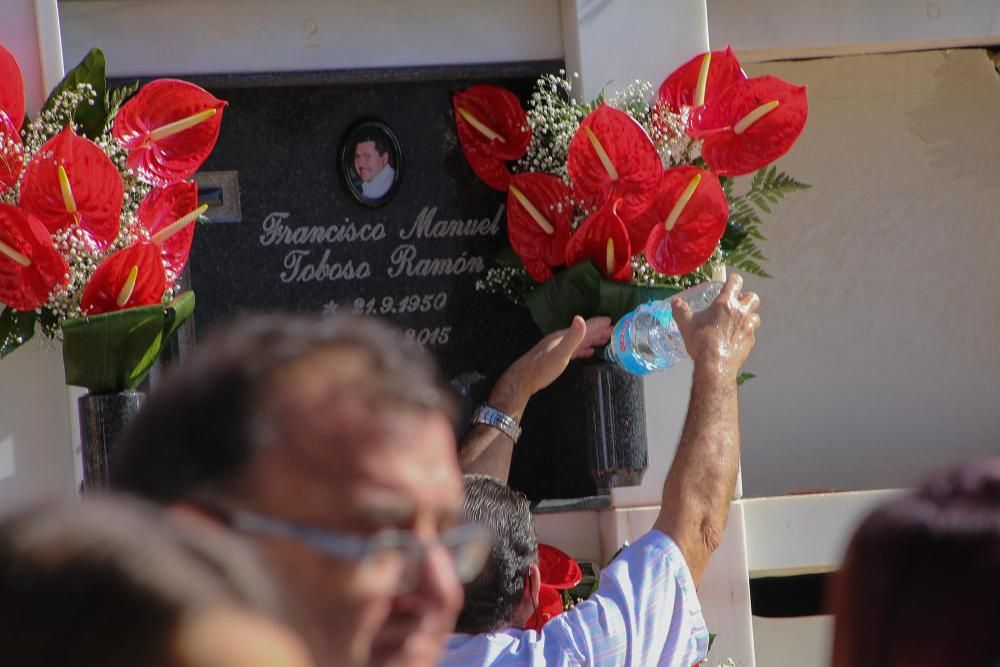 Afluencia masiva de visitantes al cementerio de Orihuela