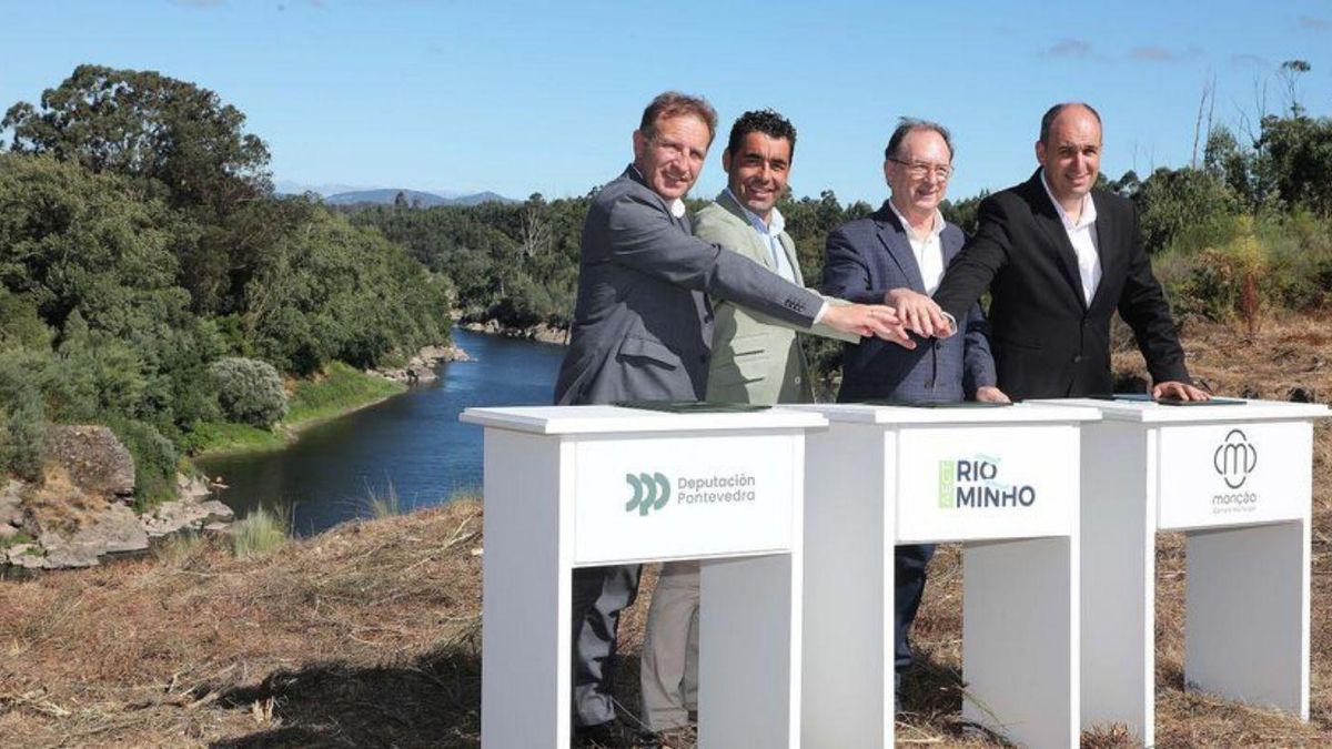 Alfonso, López, Carpinteira y Correira, ayer en As Neves.
