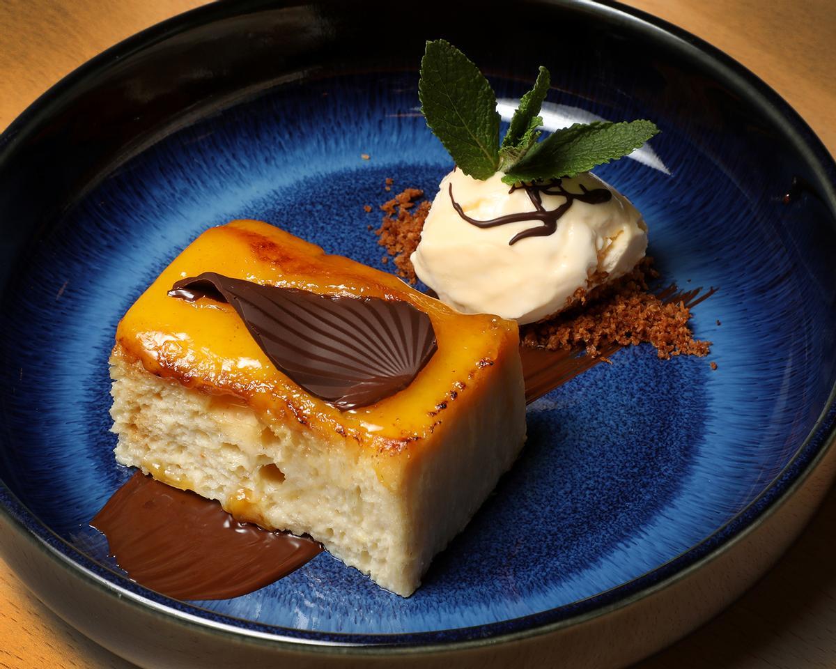 Torrija con helado de la Taberna Gastronómica