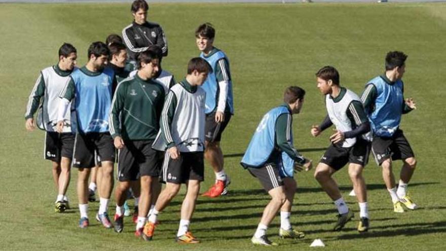 Los jugadores del Real Madrid preparan su partido de Champions.