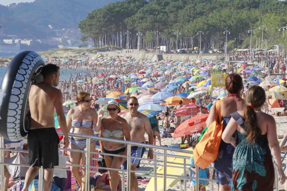 El primer domingo de agosto se convierte en el más caluroso del verano en el litoral pontevedrés y Ourense. La diferencia térmica entre el sur y el norte llega a superar los 20º