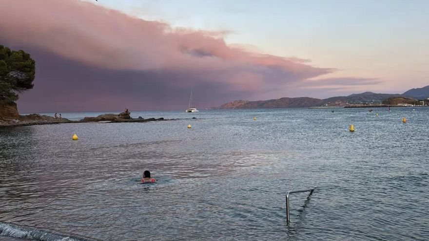 El 112 rep una trentena de trucades des de l&#039;Empordà alertant d&#039;olor de fum per l&#039;incendi al sud de França