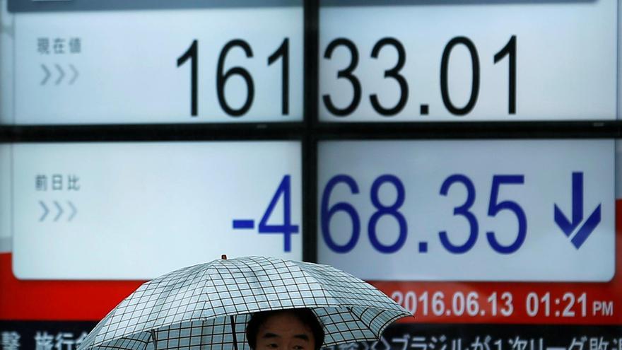 La bolsa de Japón cae más de un 12 por ciento en su peor jornada desde 1987