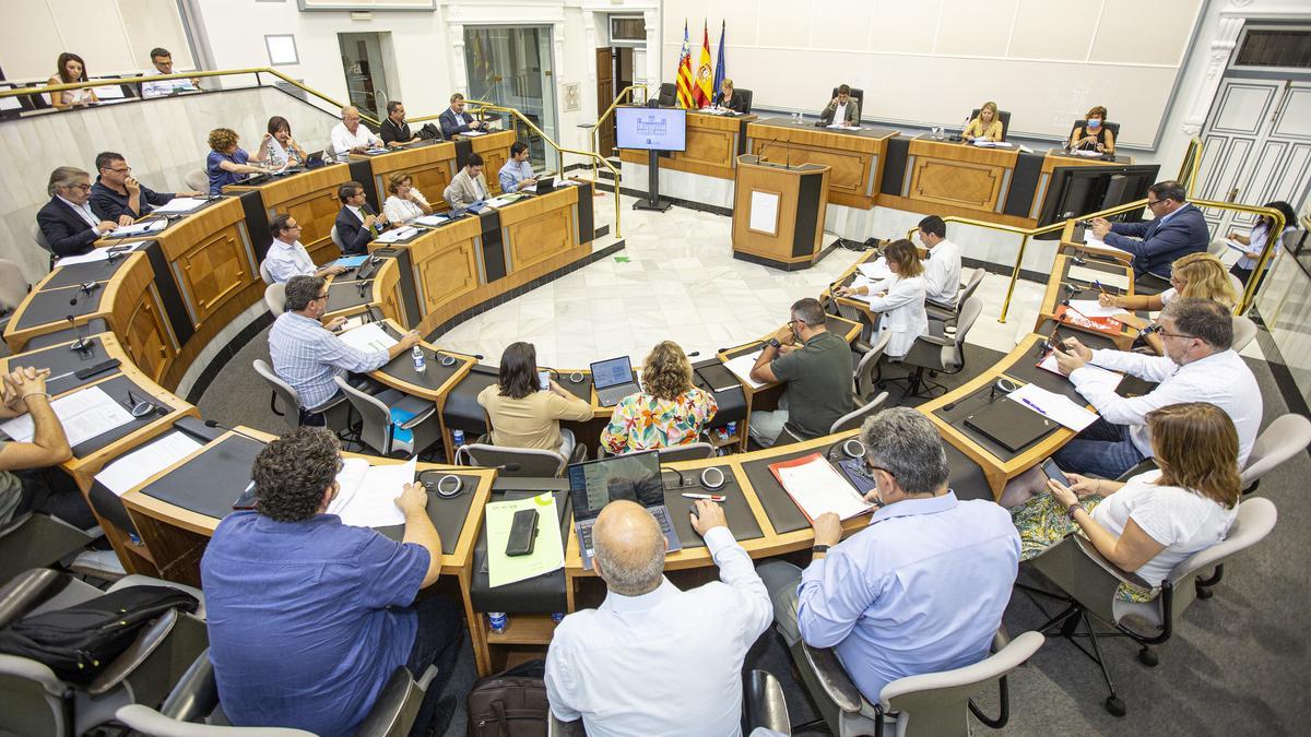 Pleno celebrado por la Diputación de Alicante en septiembre