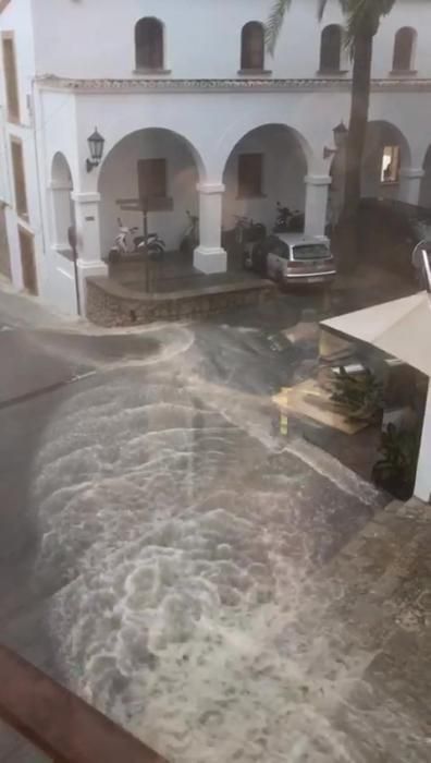 Caos y calles inundadas en Ibiza por la lluvia (27 agosto 2019)