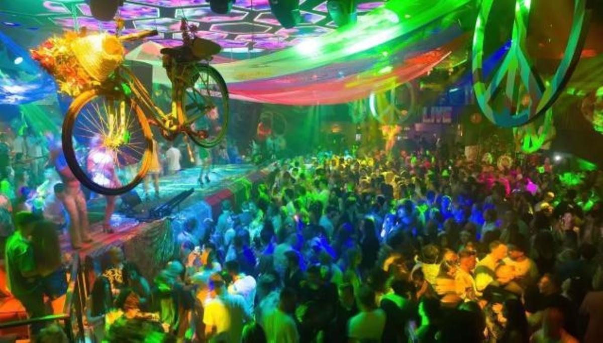 Festa electrònica a una discoteca