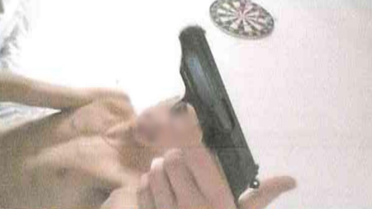 El acusado de haber asestado una puñalada mortal a Aaron con un arma de fuego en la mano, según el atestado de la Guardia Civil.