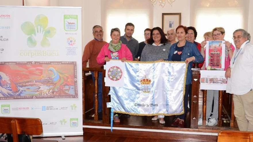 Los alfombristas, ayer en el salón de plenos, en el acto organizado con la Concellería de Cultura. // G.N.