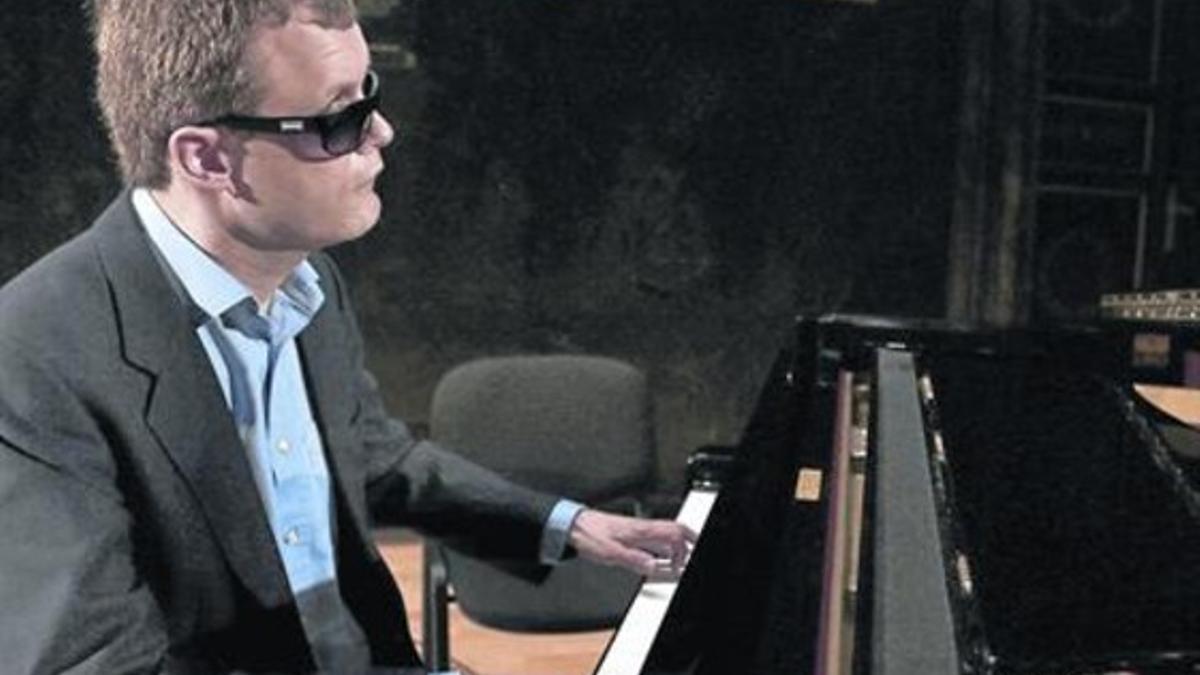 Virtuoso 8El pianista Derek Paravicini, de 35 años, ayer, en Madrid, donde ofreció un recital.