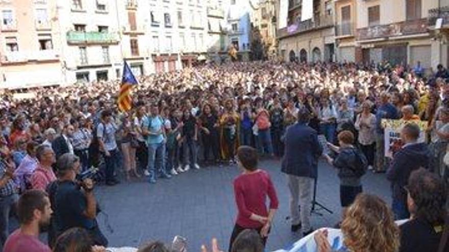 La plaça Major plena en la concentració d&#039;aquest migdia contra la sentència.