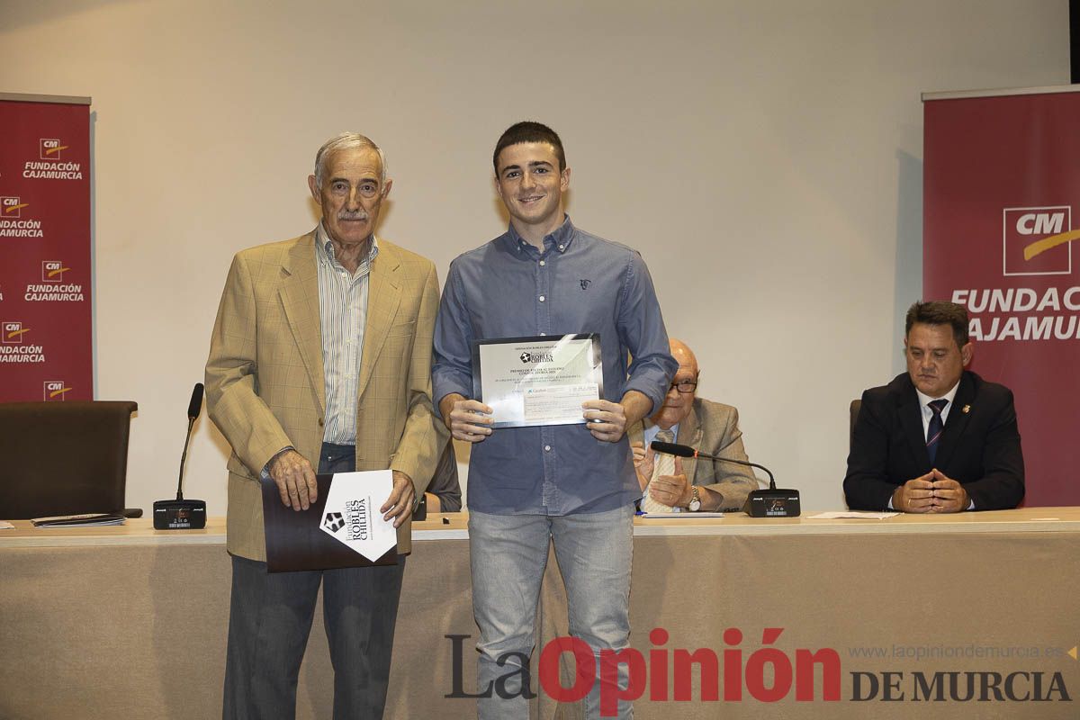 Entrega de los premios de la Fundación Robles Chillida a estudiantes caravaqueños