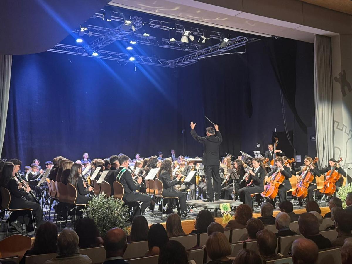 La UIM La Esmeralda de Almassora durante uno de sus conciertos en honor a Santa Cecilia.