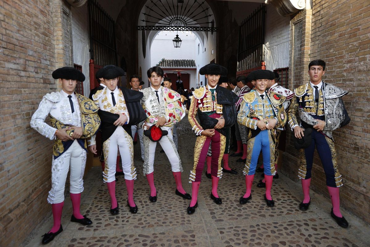 Todos los novilleros participantes anoche en la Maestranza de Sevilla.