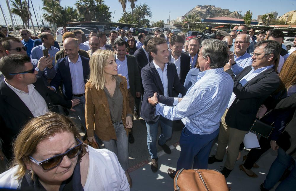 Casado propone en Alicante que todas las oposiciones se desarrollen en castellano.