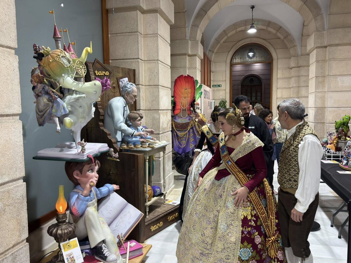 Gandia entrega los premios a mejor ninot