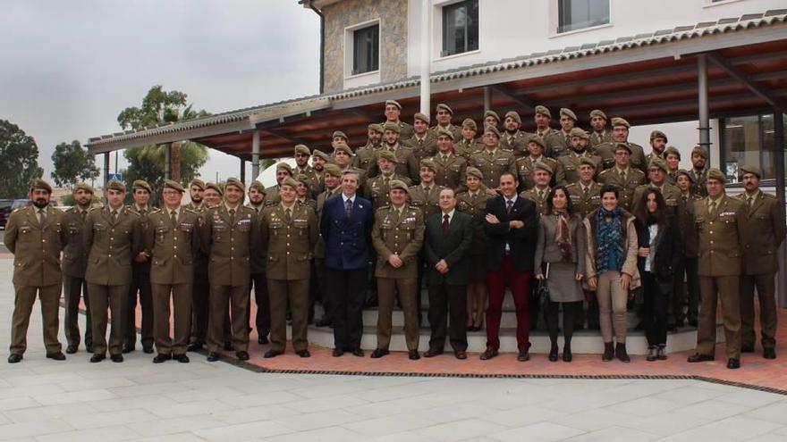 El regimiento aprende el idioma antes de irse de misión internacional.