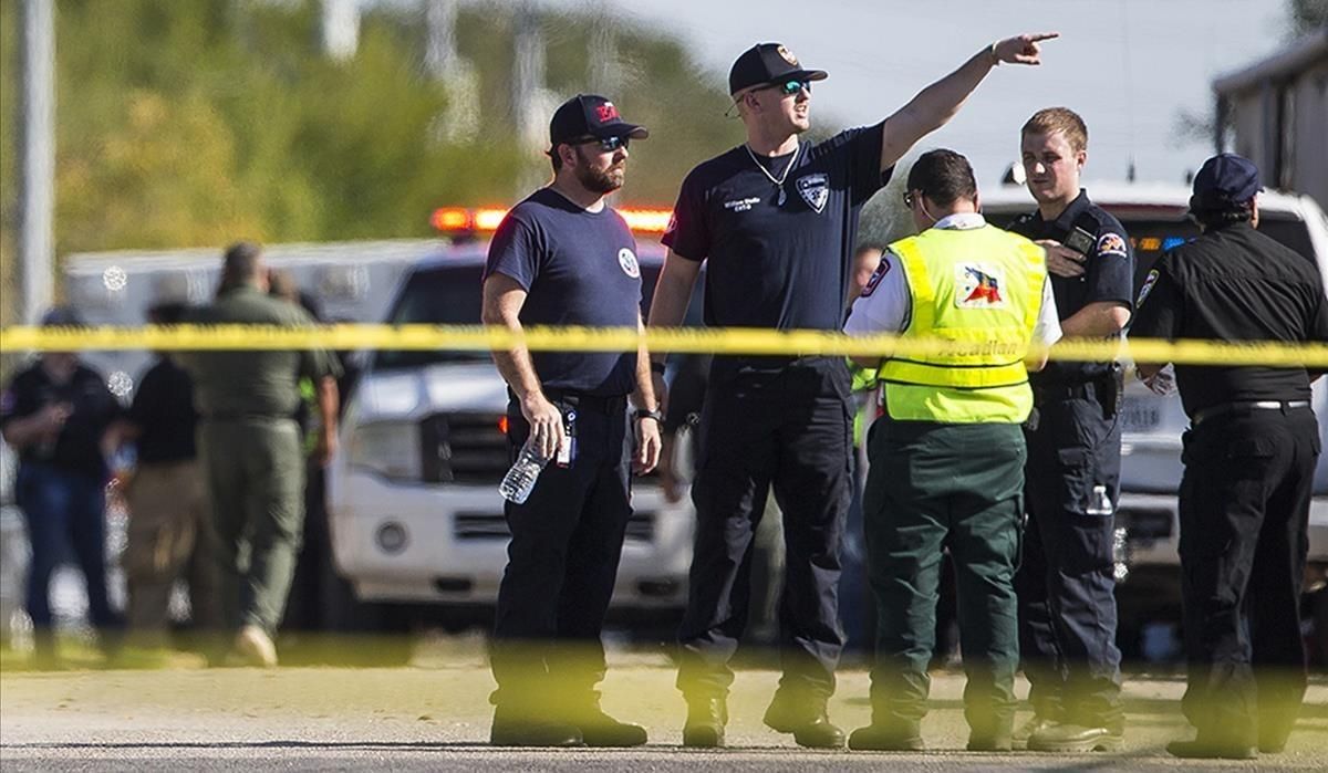 zentauroepp40832304 law enforcement officials work the scene of a fatal shooting171105224456