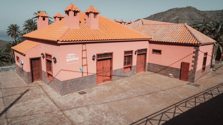 Más de 28.000 personas aprenden sobre la Miel de Palma en la última década