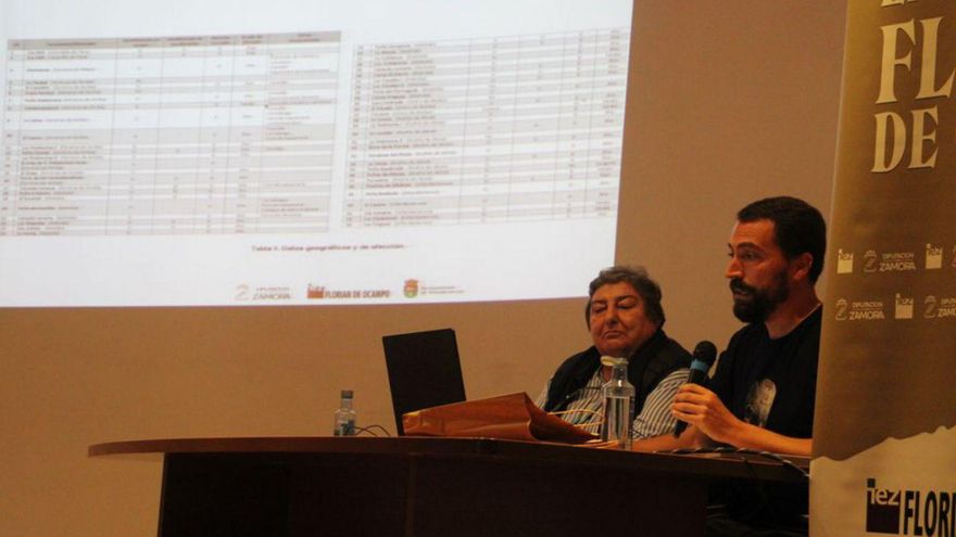 Román Rodríguez y Hortensia Larrén participan en la jornada.