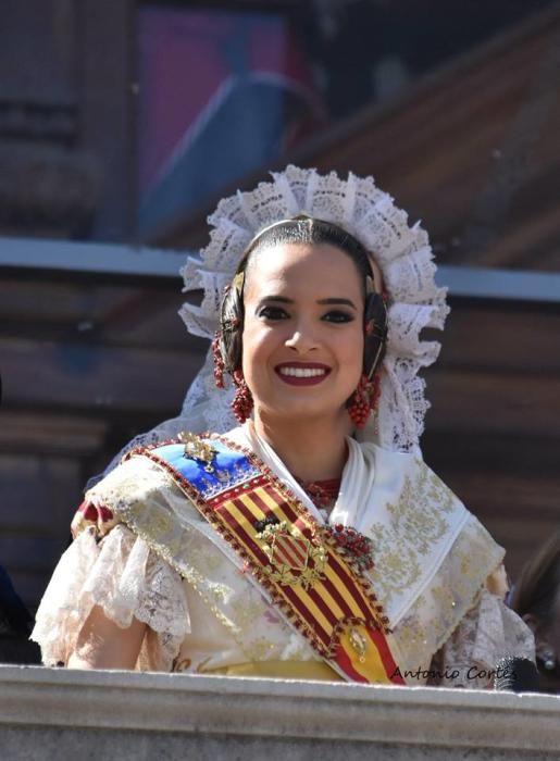 Fiestas del fuego, dos en una, con el habitual sentido de la oportunidad de Antonio Cortés