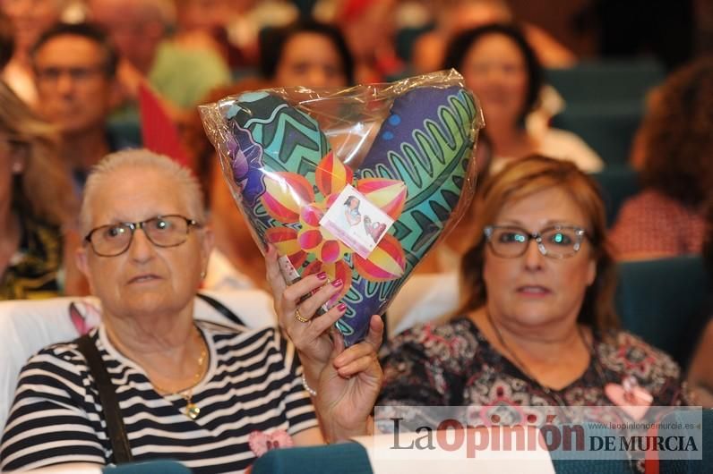 Los lazos rosas toman el Paraninfo de la UMU