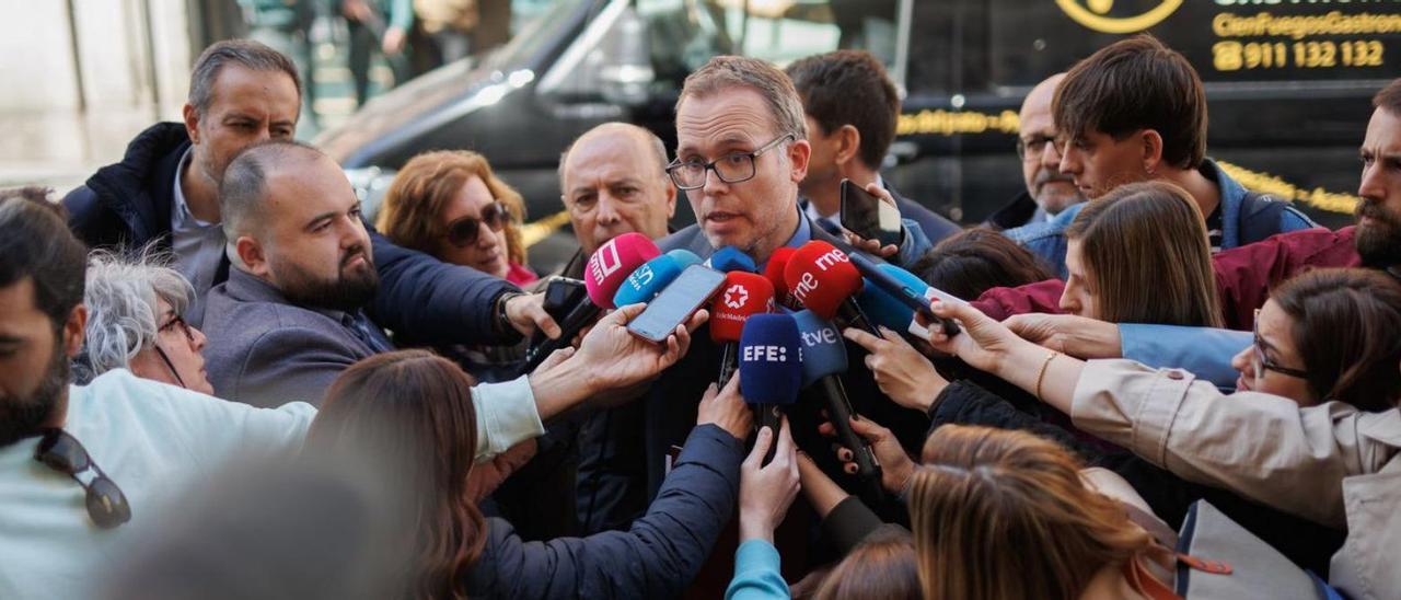 El letrado judicial vigués Juan José Yáñez, miembro del comité de huelga, ayer en Madrid tras la reunión que puso fin al paro.