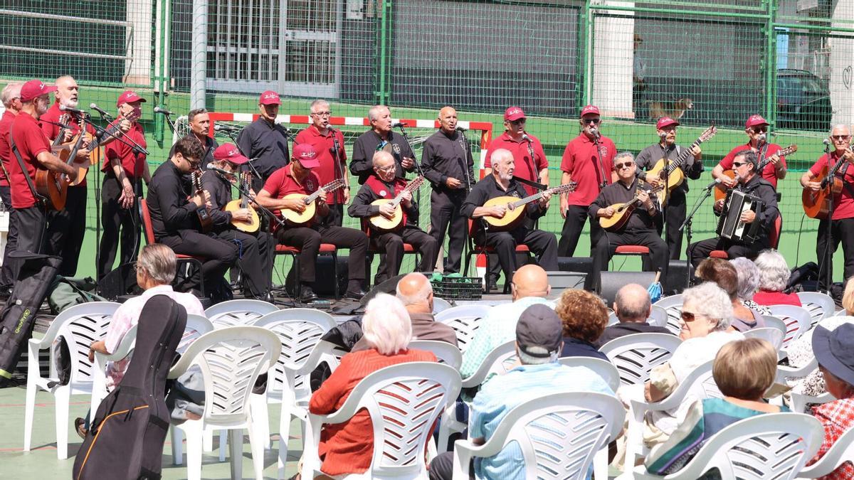 El barrio de la Sagrada Familia en A Coruña presenta sus tres días de fiesta: música en directo, pulpeira y fiesta de espuma