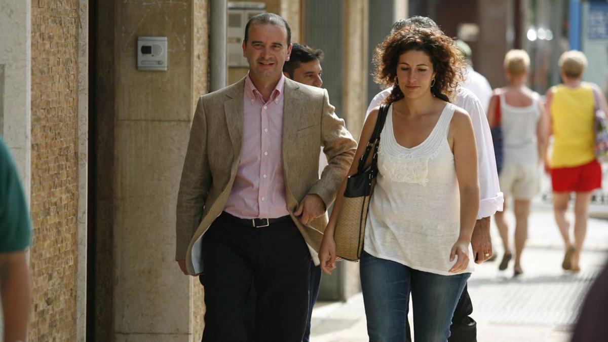 Jaume Ferrer y Sílvia Tur, en 2009 llegando al juzgado por otro caso.