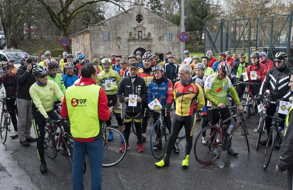 Homenaje a los ciclistas atropellados en A Guarda.