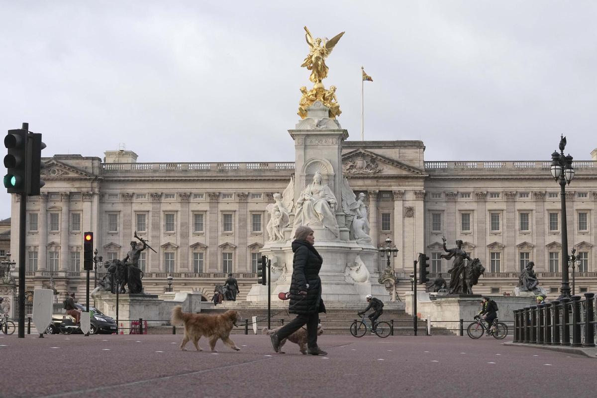 DIRECTO | El Palacio de Buckingham tras el anuncio de que Kate Middleton tiene cáncer