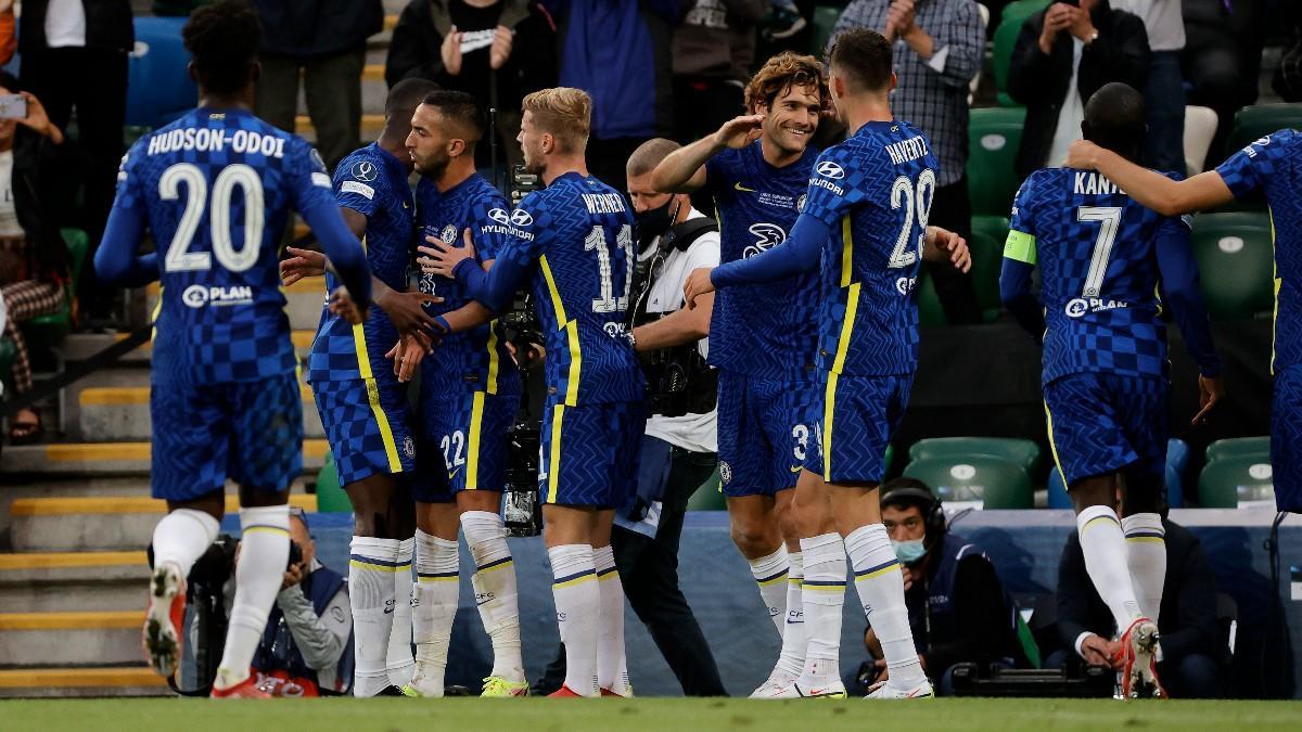 Los jugadores del Chelsea celebrando el gol de Ziyech