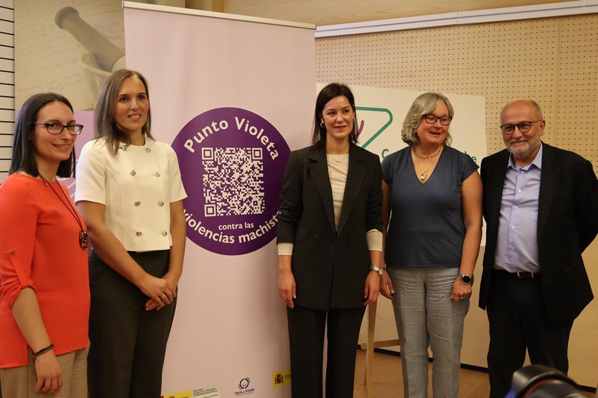 Beatriz García, en el centro, en una de las reuniones comarcales.