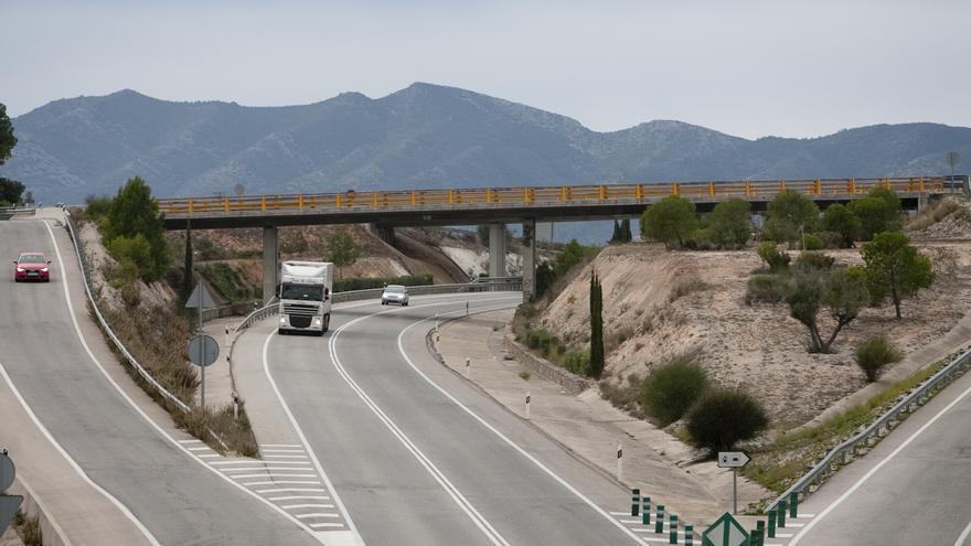 Los empresarios de l&#039;Alcoià, el Comtat y la Foia de Castalla exigen la mejora de la CV-60