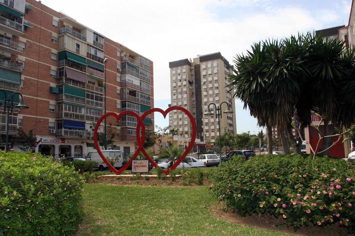 La escultura original de Los Corazones, en una foto de archivo.