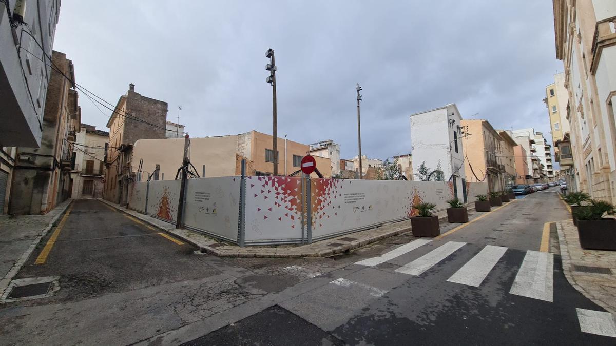 Una imagen del espacio destinado a la futura plaza ubicada frente al Teatre Principal.
