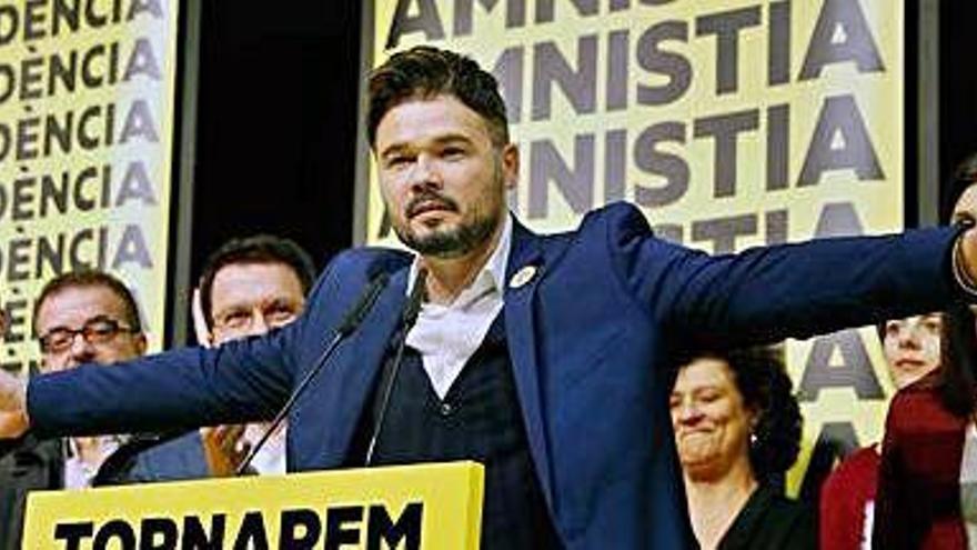 Rufián, ahir, es dirigeix als simpatitzants per celebrar el nou triomf del seu partit a Catalunya